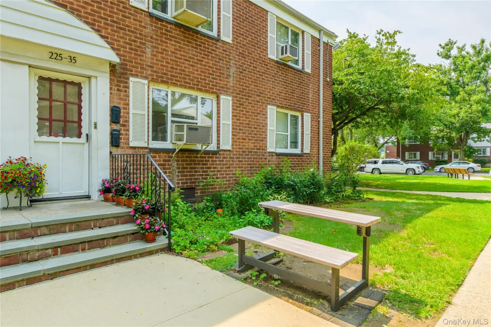 225-35 88 AVENUE #42-9 Queens Village, NY 11427