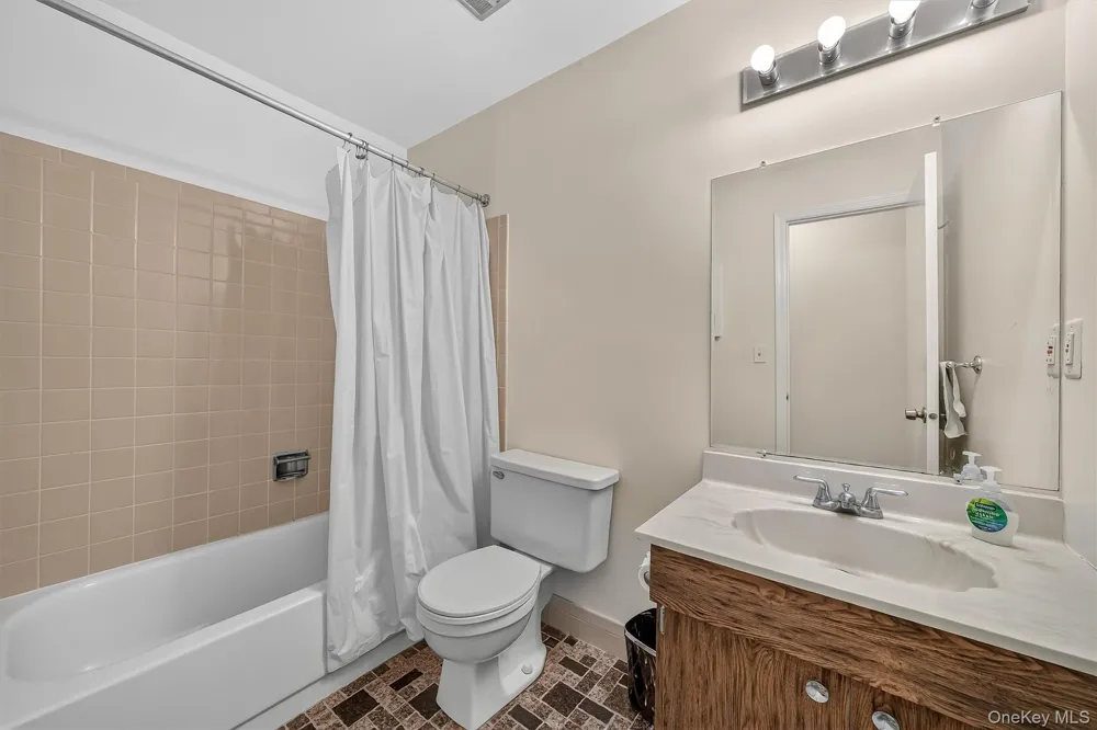 38 Milford Lane #5D Suffern, NY 10901