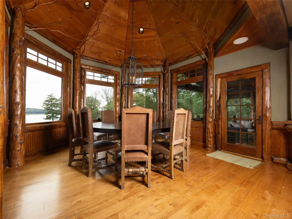 60 Top Ridge Trail White Lake, NY 12786