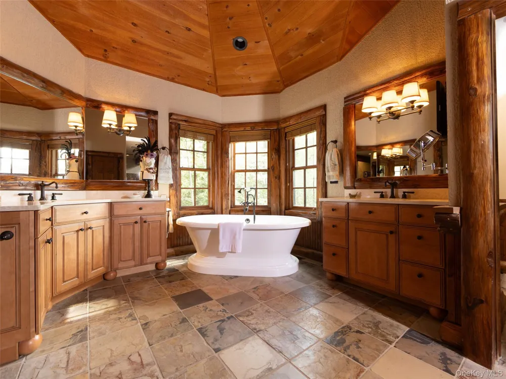 60 Top Ridge Trail White Lake, NY 12786