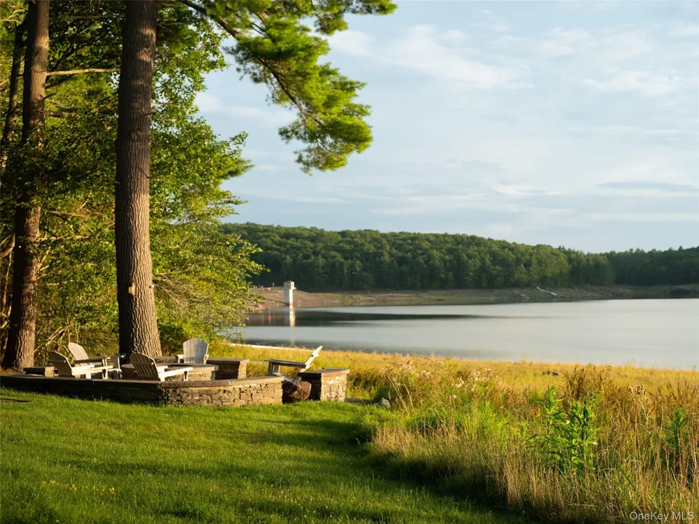 60 Top Ridge Trail White Lake, NY 12786