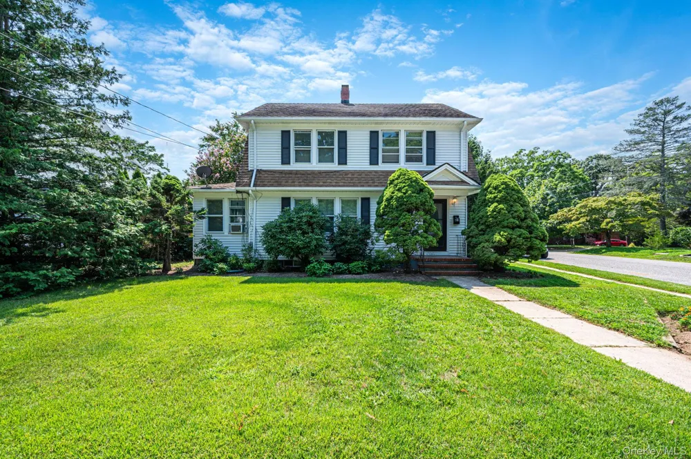41 Prospect Place Riverhead, NY 11901