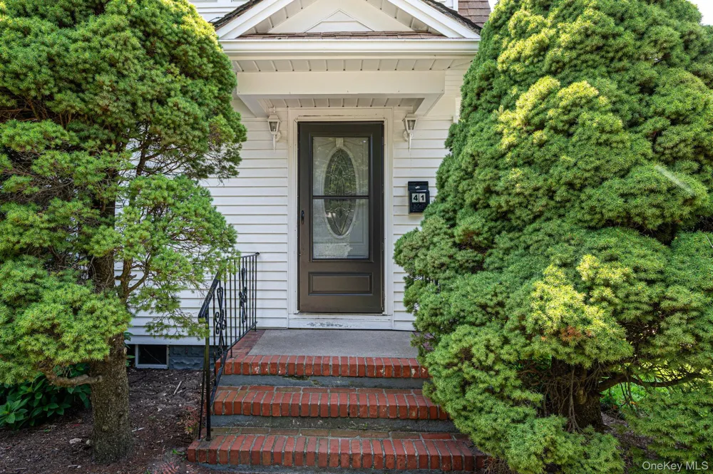 41 Prospect Place Riverhead, NY 11901