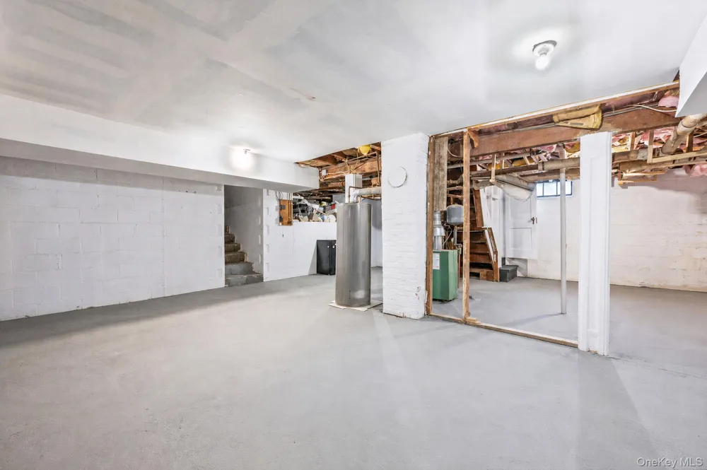 41 Prospect Place Riverhead, NY 11901