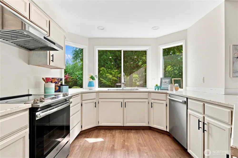 24528 SE 43rd Place Issaquah, WA 98029