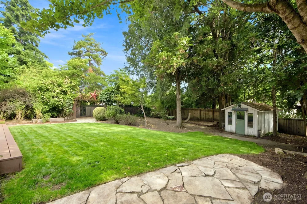 24528 SE 43rd Place Issaquah, WA 98029