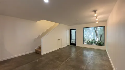 4214 Buena Vista Street #8