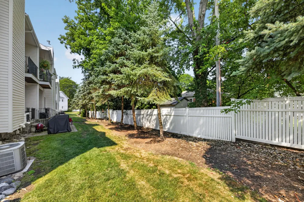1684 Cassady Place Plymouth, MI 48170