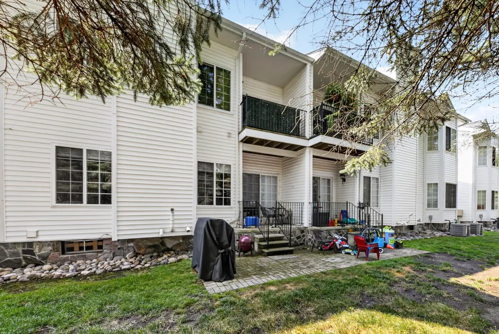 1684 Cassady Place Plymouth, MI 48170