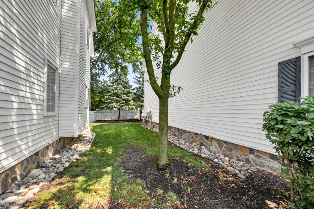 1684 Cassady Place Plymouth, MI 48170
