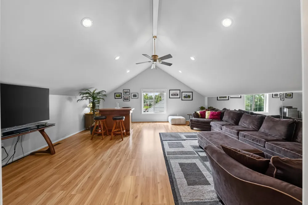 1684 Cassady Place Plymouth, MI 48170