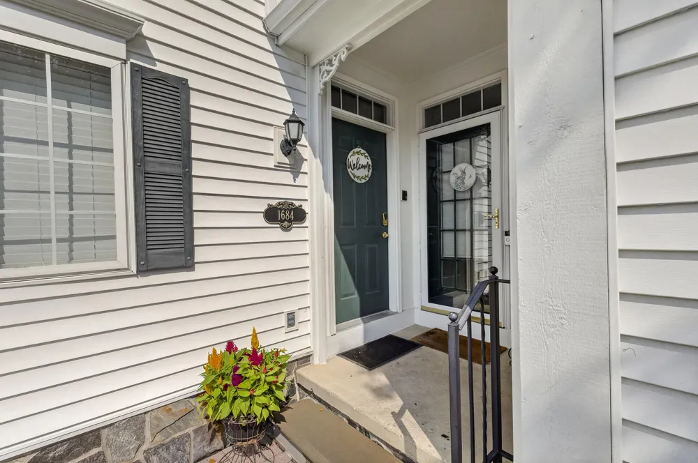 1684 Cassady Place Plymouth, MI 48170