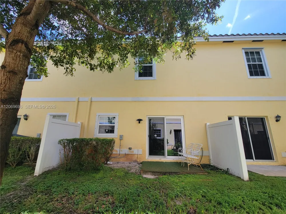 1107 NW 40th Ter #1107 Lauderhill, FL 33313