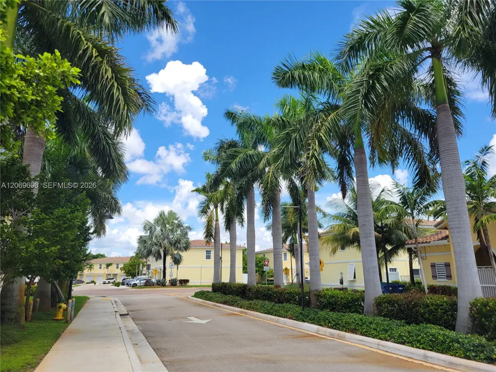 1107 NW 40th Ter #1107 Lauderhill, FL 33313