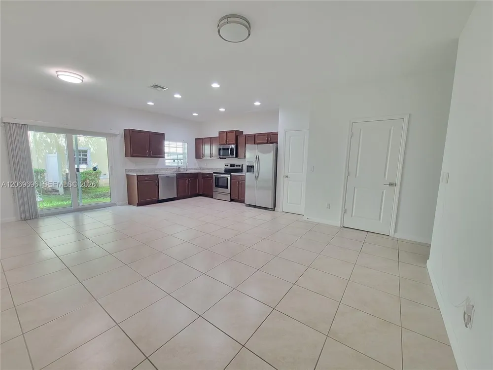 1107 NW 40th Ter #1107 Lauderhill, FL 33313