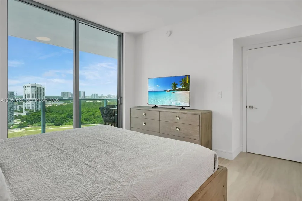 2411 Laguna Circle #1610 North Miami, FL 33181