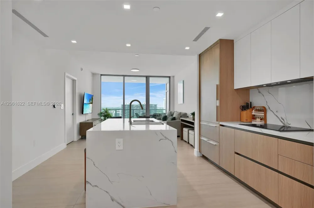 2411 Laguna Circle #1610 North Miami, FL 33181