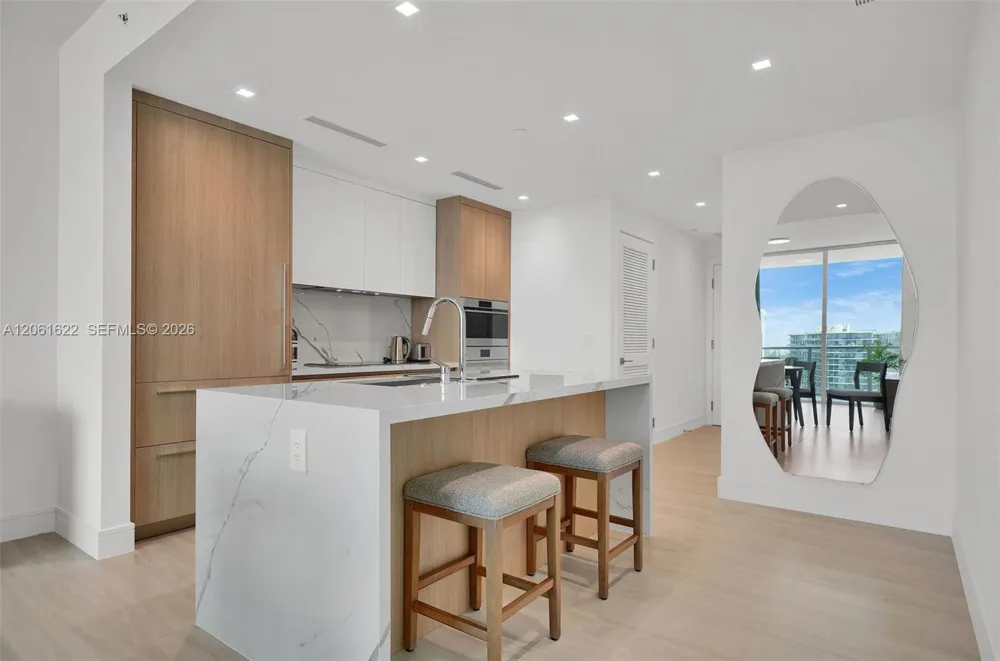 2411 Laguna Circle #1610 North Miami, FL 33181