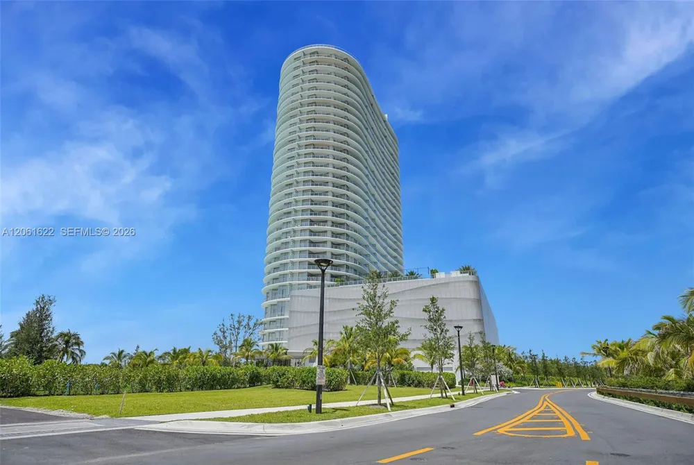 2411 Laguna Circle #1610 North Miami, FL 33181