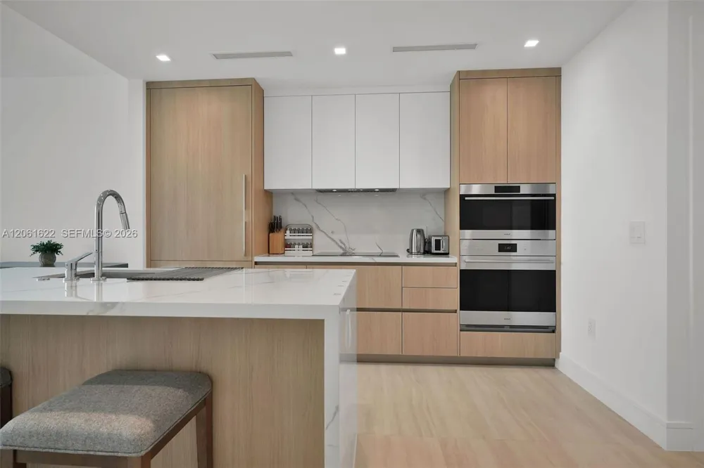2411 Laguna Circle #1610 North Miami, FL 33181