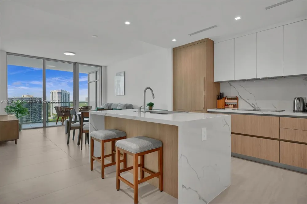 2411 Laguna Circle #1610 North Miami, FL 33181