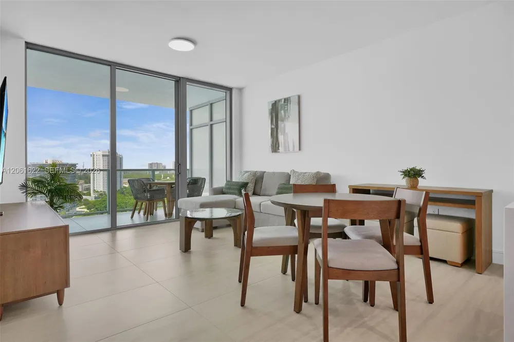 2411 Laguna Circle #1610 North Miami, FL 33181