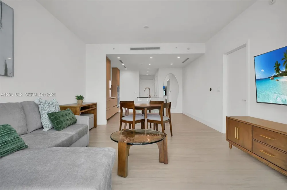 2411 Laguna Circle #1610 North Miami, FL 33181