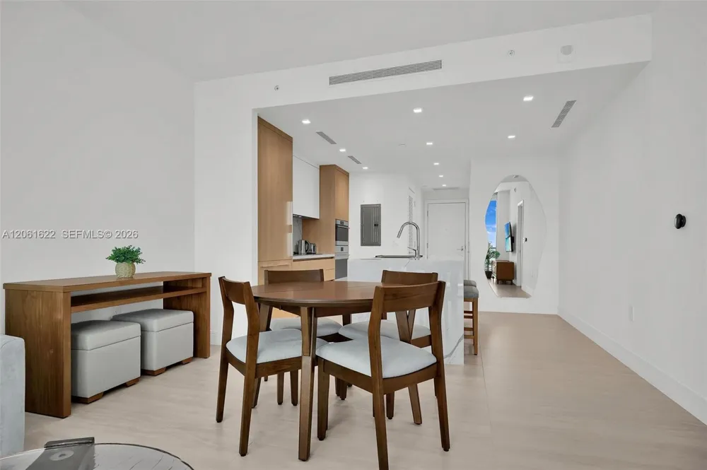 2411 Laguna Circle #1610 North Miami, FL 33181