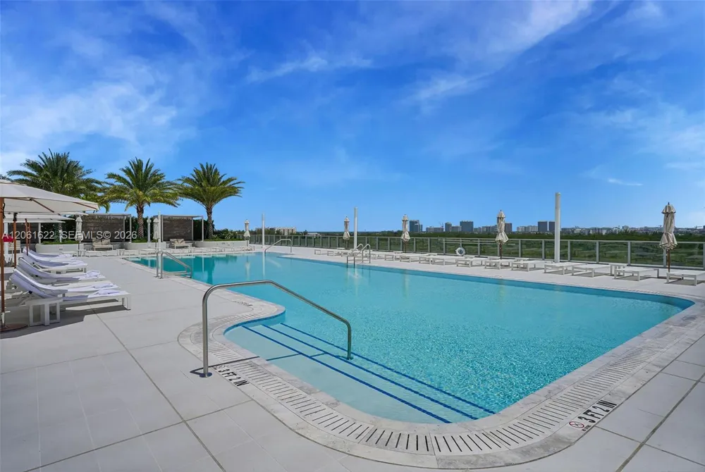 2411 Laguna Circle #1610 North Miami, FL 33181