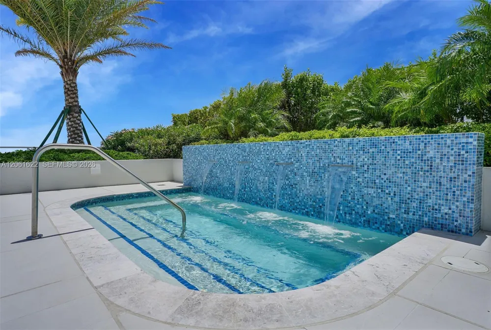 2411 Laguna Circle #1610 North Miami, FL 33181
