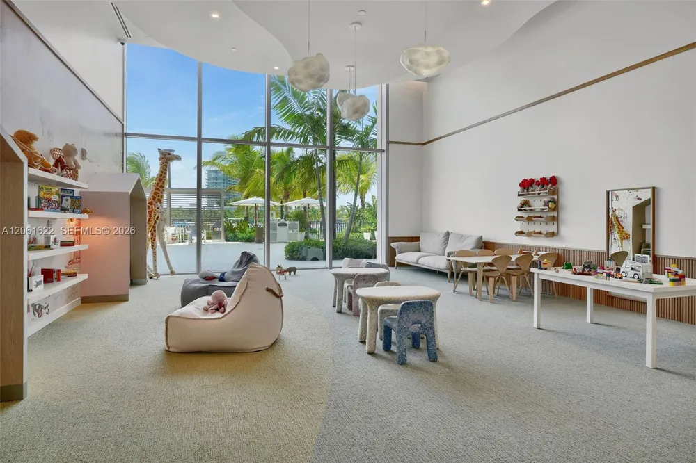 2411 Laguna Circle #1610 North Miami, FL 33181