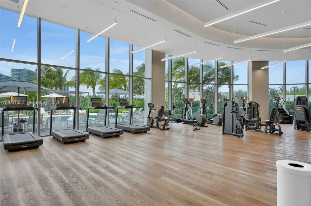 2411 Laguna Circle #1610 North Miami, FL 33181
