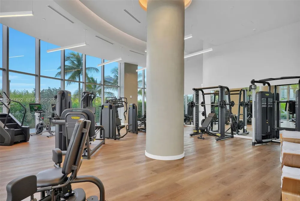 2411 Laguna Circle #1610 North Miami, FL 33181