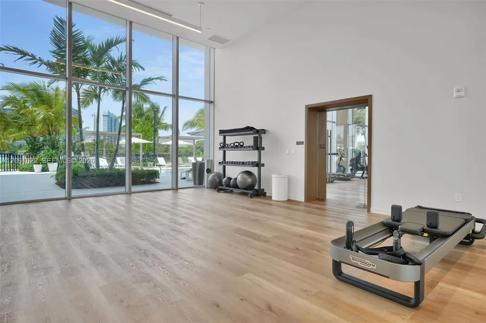 2411 Laguna Circle #1610 North Miami, FL 33181