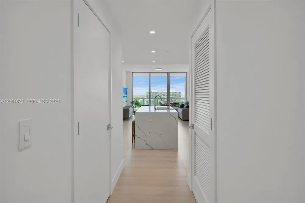 2411 Laguna Circle #1610 North Miami, FL 33181