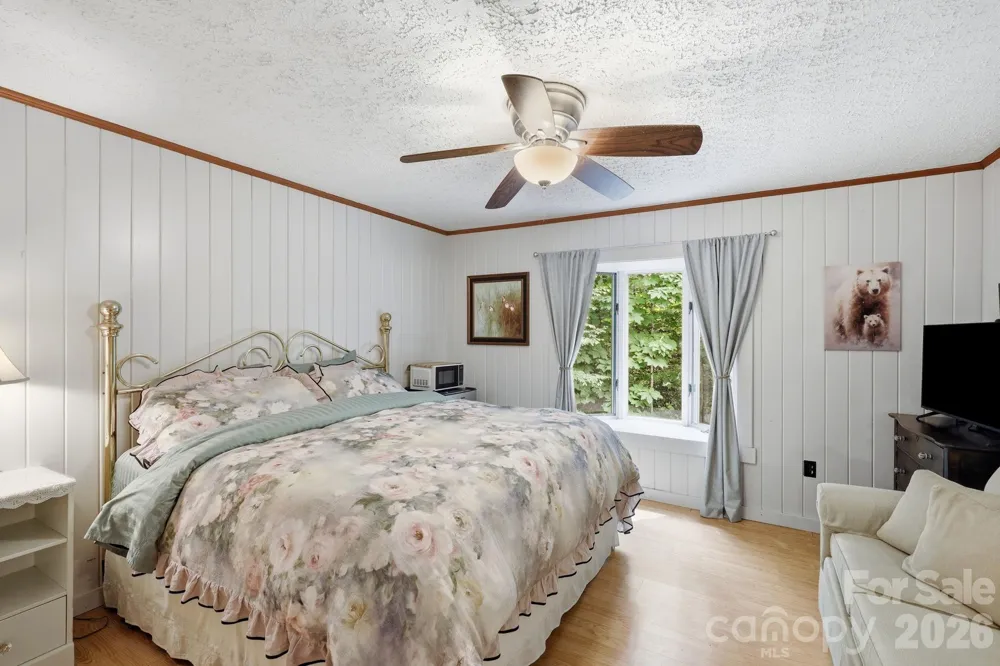 313 Walker Road Waynesville, NC 28786