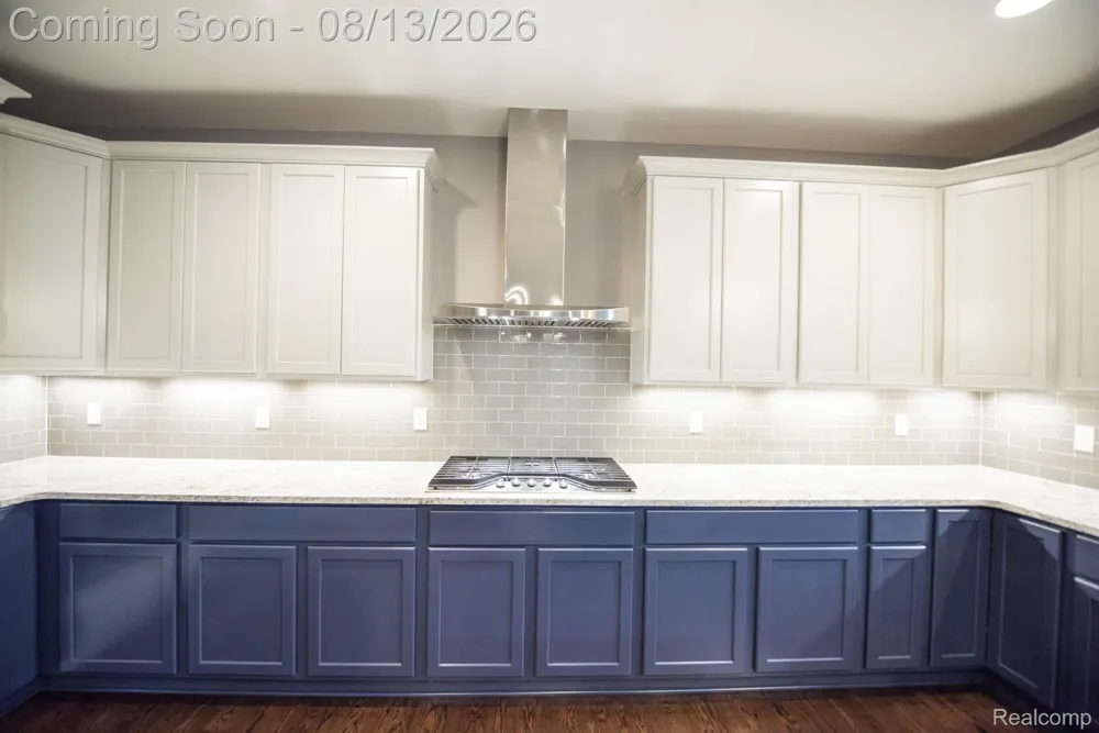 72 Arthur Drive Troy City, MI 48083