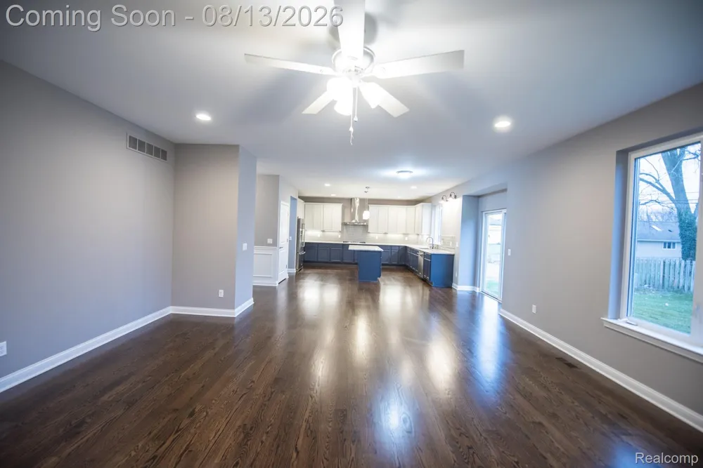 72 Arthur Drive Troy City, MI 48083