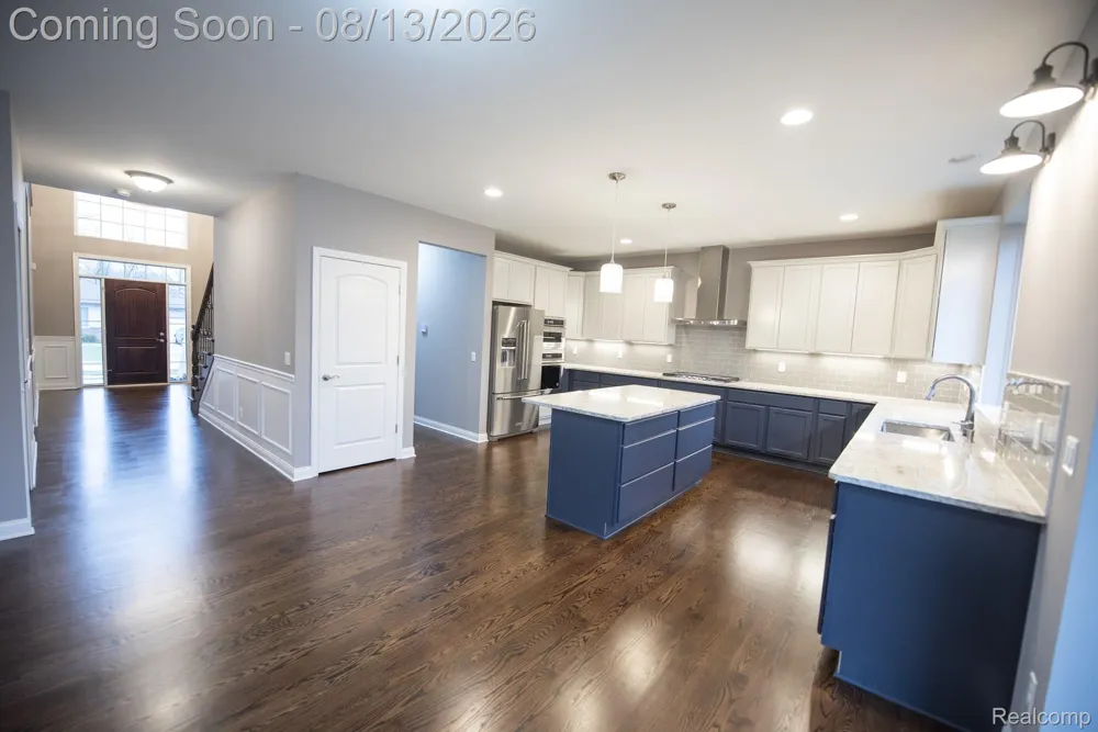 72 Arthur Drive Troy City, MI 48083
