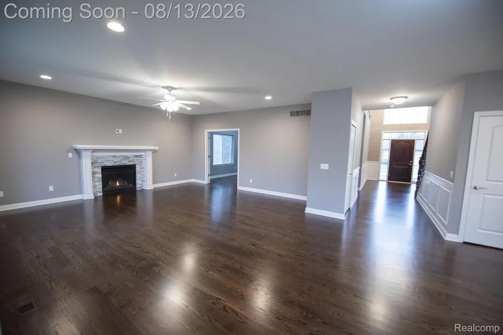 72 Arthur Drive Troy City, MI 48083