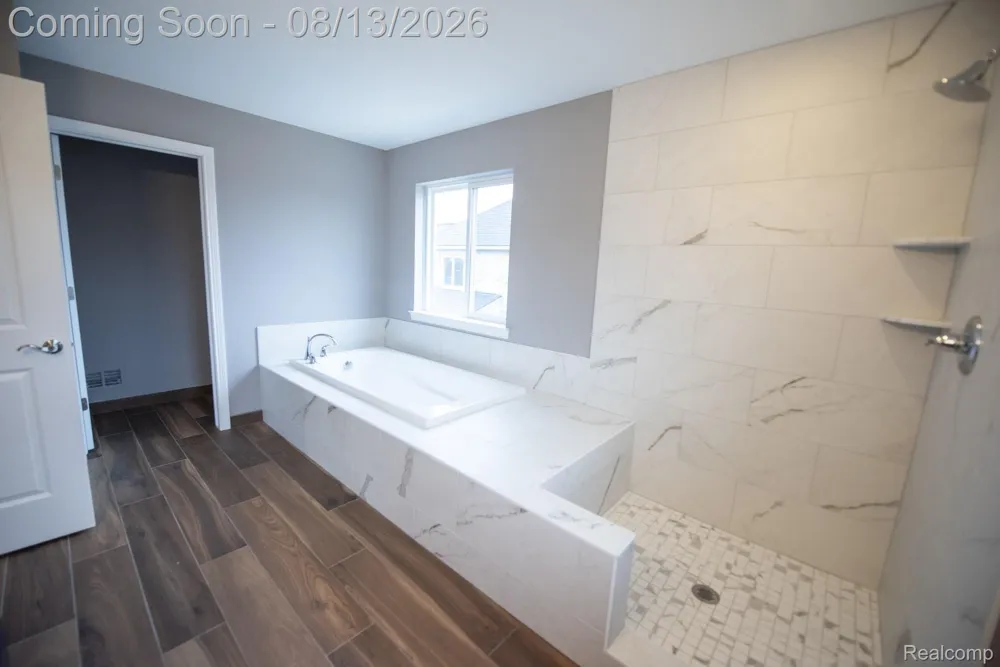72 Arthur Drive Troy City, MI 48083