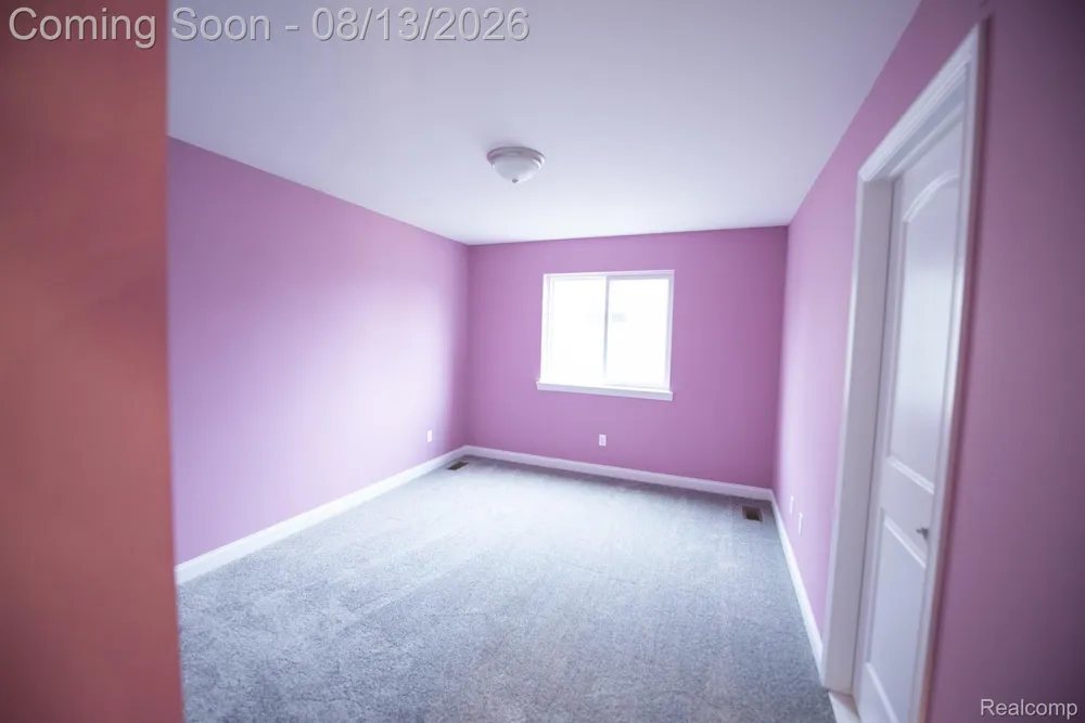 72 Arthur Drive Troy City, MI 48083