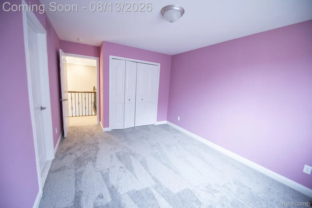 72 Arthur Drive Troy City, MI 48083