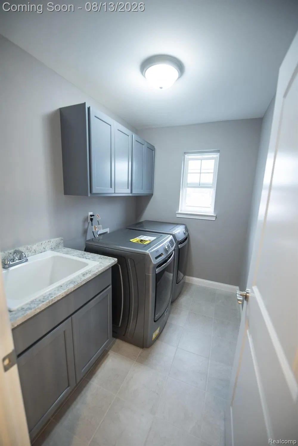 72 Arthur Drive Troy City, MI 48083