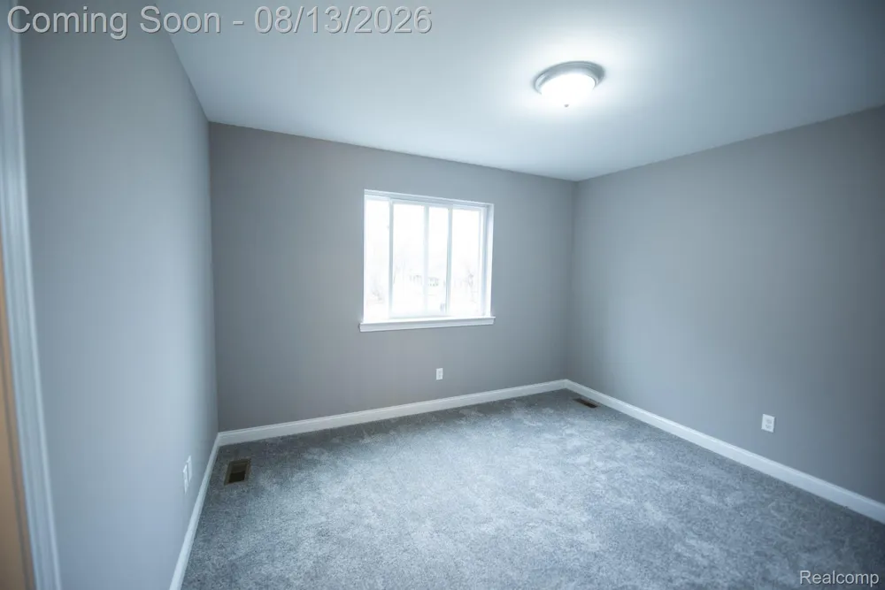 72 Arthur Drive Troy City, MI 48083