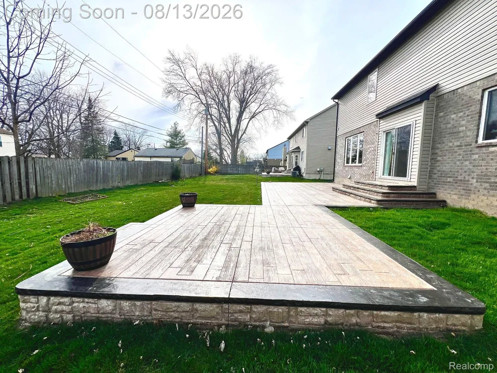 72 Arthur Drive Troy City, MI 48083