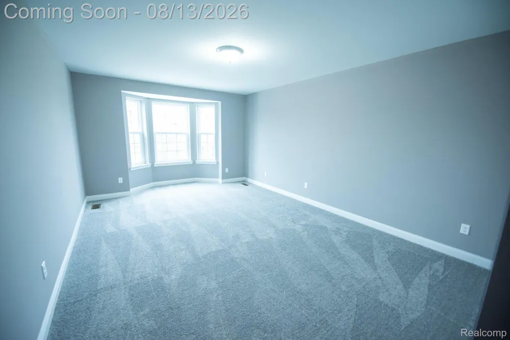 72 Arthur Drive Troy City, MI 48083