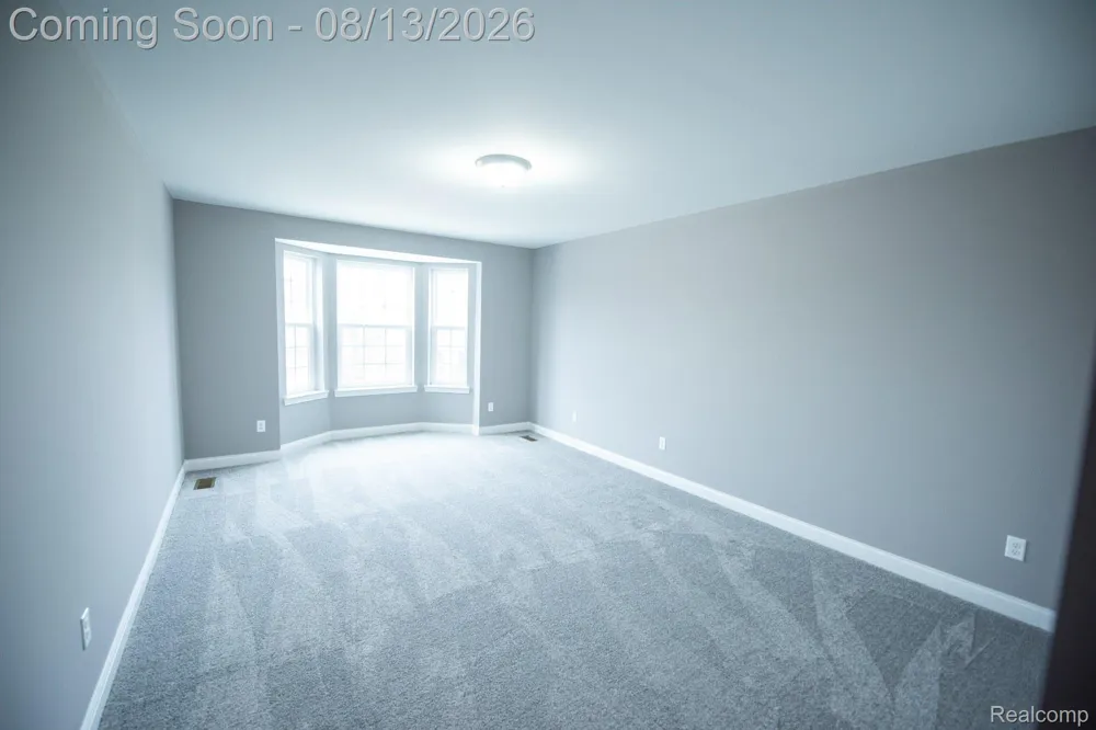 72 Arthur Drive Troy City, MI 48083