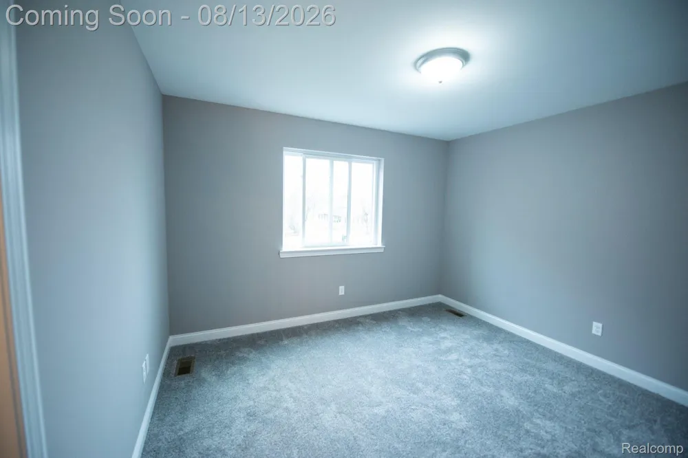 72 Arthur Drive Troy City, MI 48083