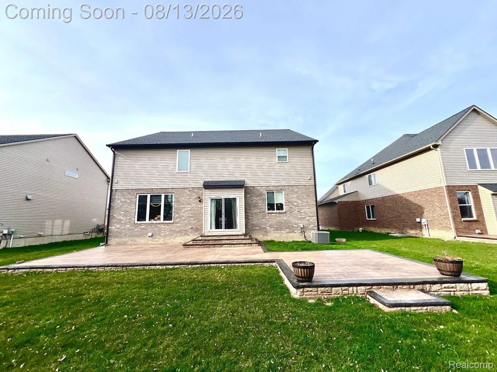 72 Arthur Drive Troy City, MI 48083
